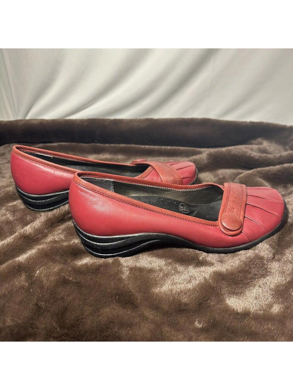 Hush Puppies Women's Burlesque Dark Red Leather Slip On Flats Size 8M